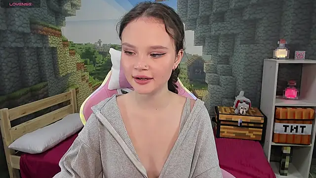 Snapshot of EmilyChaves chatting on October 18, 2025, 3:58 pm EmilyChaves online show from October 18, 2025, 3:58 pm