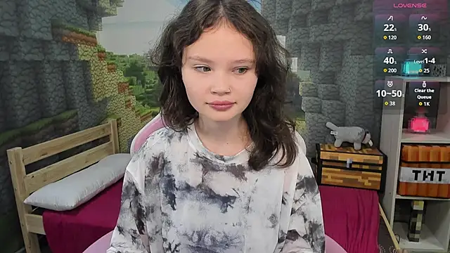 Snapshot of EmilyChaves chatting on October 15, 2025, 5:10 pm EmilyChaves online show from October 15, 2025, 5:10 pm