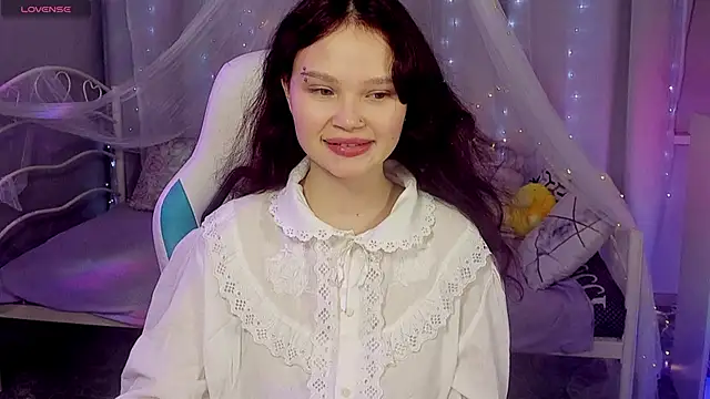 Snapshot of EmilyChaves chatting on May 6, 2026, 9:13 am EmilyChaves online show from May 6, 2026, 9:13 am
