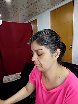 Snapshot of queemking chatting on January 14, 2026, 11:30 pm queemking online show from January 14, 2026, 11:30 pm