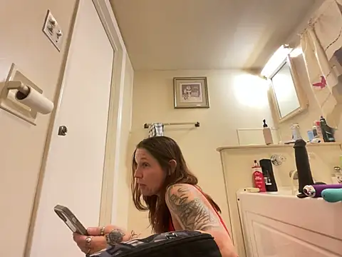 YoMomma-xoxo13 online show from December 23, 2025, 12:33 am