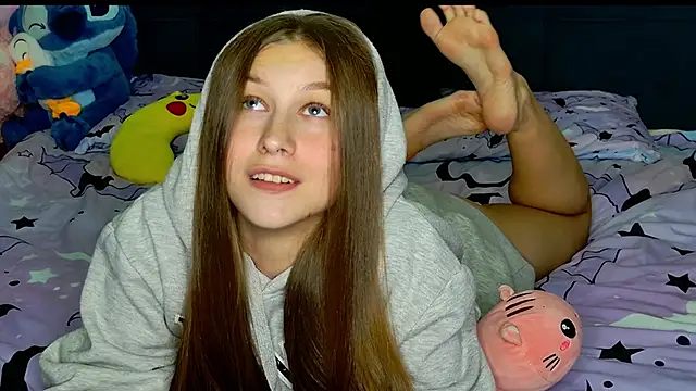 MissEmilyMiller online show from November 17, 2025, 6:23 pm