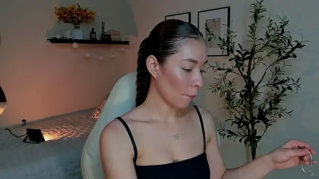 Snapshot of isabella-garcia- chatting on April 16, 2026, 2:45 am isabella-garcia- online show from April 16, 2026, 2:45 am