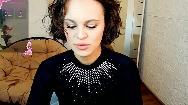 Snapshot of KiraEnergy chatting on September 12, 2025, 2:01 am KiraEnergy online show from September 12, 2025, 2:01 am