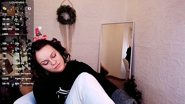 Snapshot of KiraEnergy chatting on December 17, 2025, 1:54 am KiraEnergy online show from December 17, 2025, 1:54 am