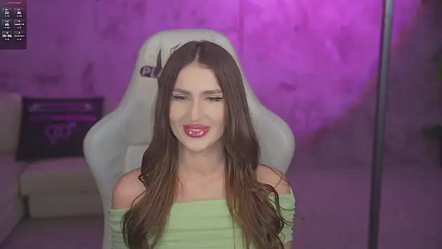 Snapshot of Goldie_Flame chatting on March 2, 2026, 11:33 pm Goldie Flame online show from March 2, 2026, 11:33 pm