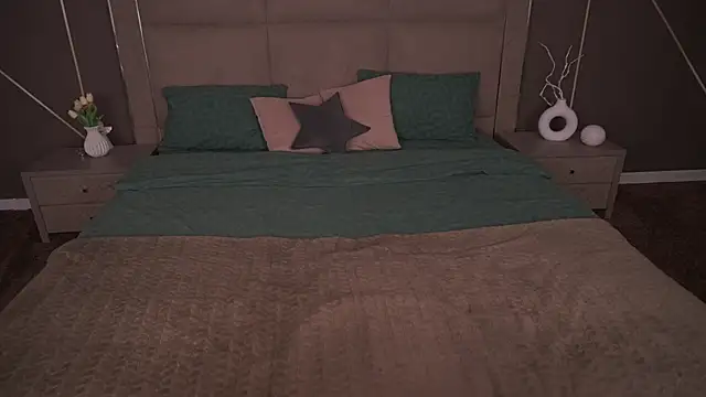 KateShanny online show from November 7, 2025, 6:51 am