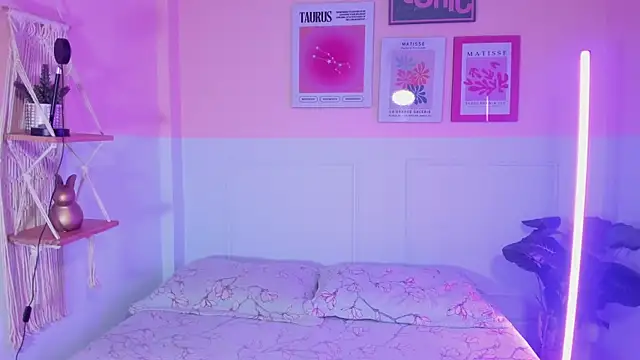 Camila Rivers online show from September 17, 2025, 12:07 pm