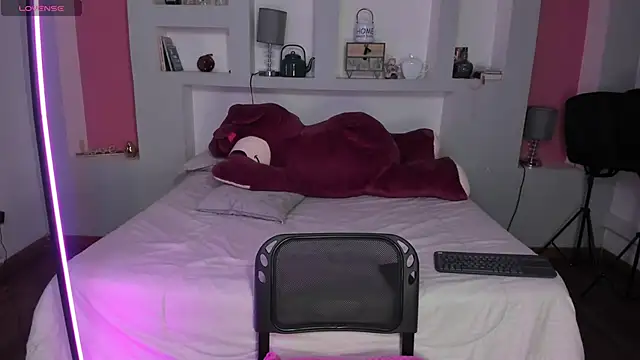 Camila Rivers online show from April 16, 2026, 12:28 pm