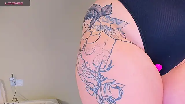 marrenaa online show from October 5, 2025, 4:25 am