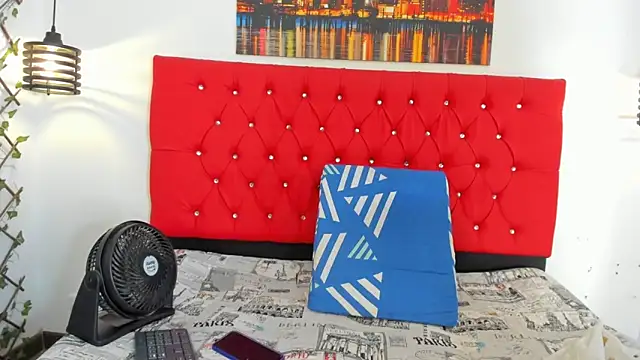 carolinacrus01 online show from November 3, 2025, 2:53 pm