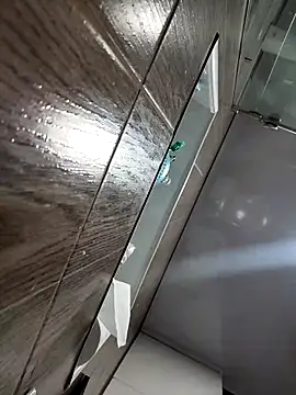 Juli-777 online show from December 14, 2025, 9:53 pm