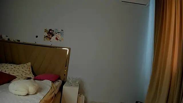 miko moonn online show from October 20, 2025, 3:41 am