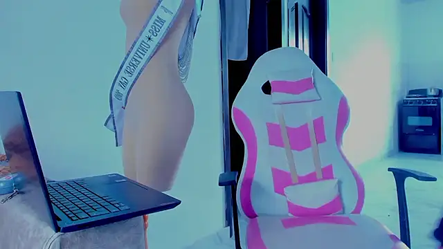 Snapshot of ISA_BELLA_VZL chatting on January 19, 2026, 12:03 am ISA BELLA VZL online show from January 19, 2026, 12:03 am