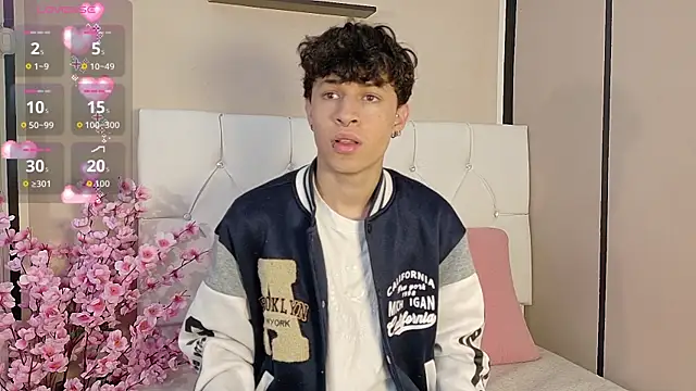 Axel  Evans online show from October 23, 2025, 12:04 pm