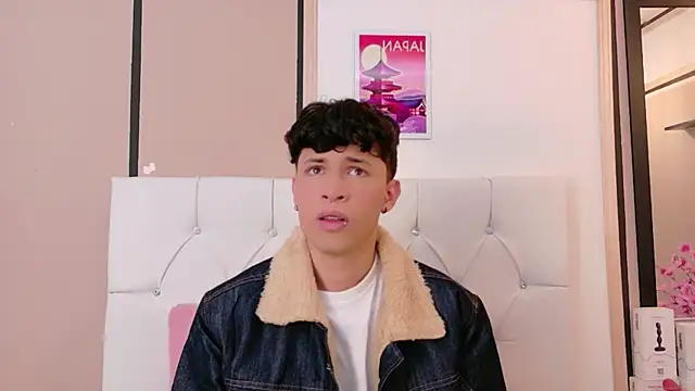 Axel  Evans online show from April 8, 2026, 1:12 pm