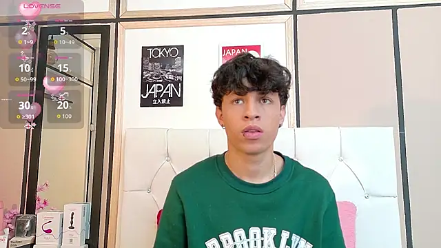 Axel  Evans online show from November 4, 2025, 12:31 pm