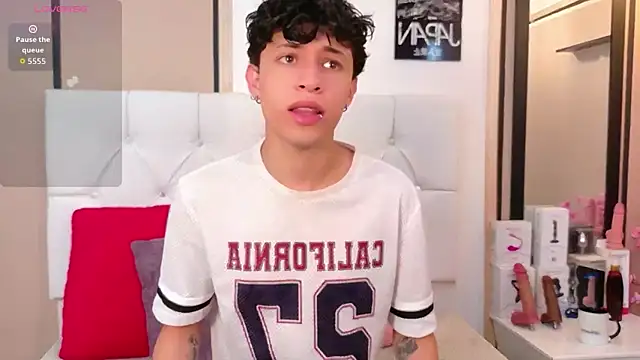 Axel  Evans online show from February 7, 2026, 12:46 pm