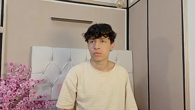 Axel  Evans online show from October 27, 2025, 12:06 pm