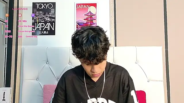 Axel  Evans online show from November 6, 2025, 12:20 pm