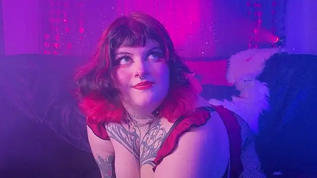 Snapshot of Mariana_velezz chatting on February 8, 2026, 12:41 am Mariana velezz online show from February 8, 2026, 12:41 am