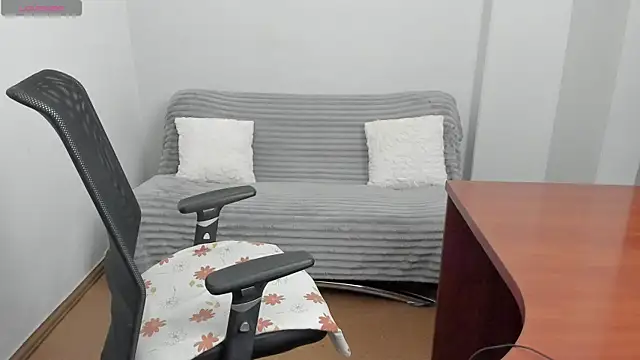 Snapshot of Alisha_Skyes chatting on April 23, 2026, 5:25 pm Alisha Skyes online show from April 23, 2026, 5:25 pm