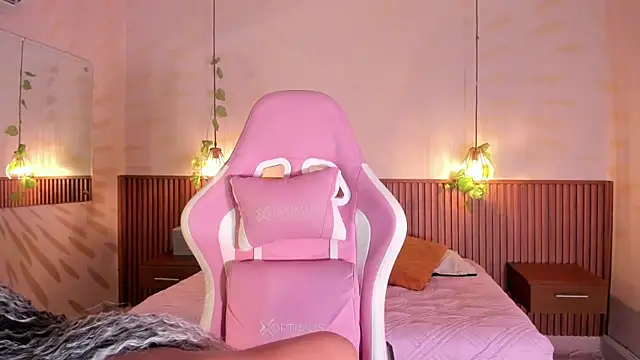 daphne courtis online show from April 11, 2026, 3:14 am