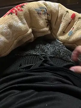 Snapshot of rrrrrriyyffhyeeee chatting on April 3, 2026, 10:22 am rrrrrriyyffhyeeee online show from April 3, 2026, 10:22 am