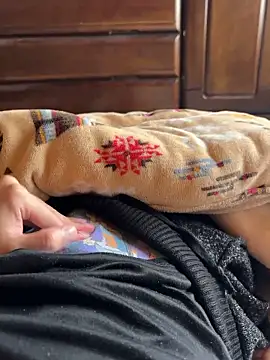 Snapshot of rrrrrriyyffhyeeee chatting on April 6, 2026, 4:41 am rrrrrriyyffhyeeee online show from April 6, 2026, 4:41 am