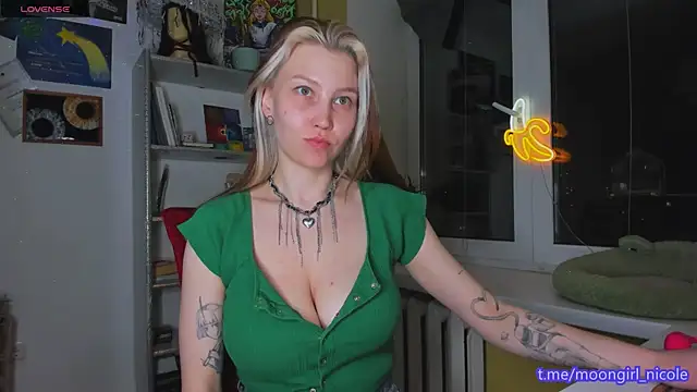 Snapshot of Nicole_matt chatting on May 7, 2026, 9:51 pm Nicole matt online show from May 7, 2026, 9:51 pm