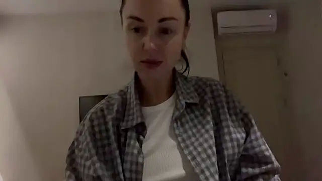 Snapshot of Gilin1 chatting on October 9, 2025, 6:41 pm Gilin1 online show from October 9, 2025, 6:41 pm