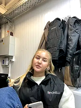 Snapshot of CandyVice chatting on September 14, 2025, 5:35 pm CandyVice online show from September 14, 2025, 5:35 pm