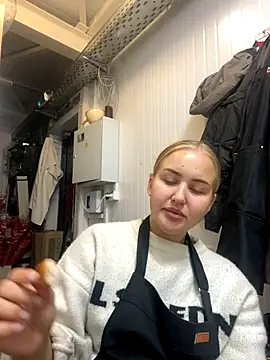 Snapshot of CandyVice chatting on September 26, 2025, 6:15 pm CandyVice online show from September 26, 2025, 6:15 pm