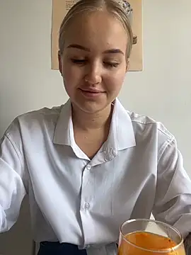 CandyVice online show from November 5, 2025, 7:33 am