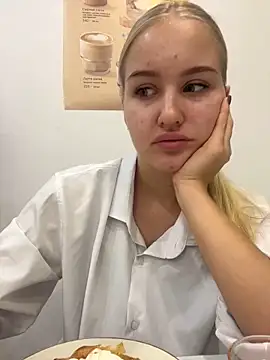 CandyVice online show from November 20, 2025, 5:35 pm