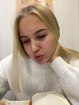 CandyVice online show from November 21, 2025, 5:12 pm