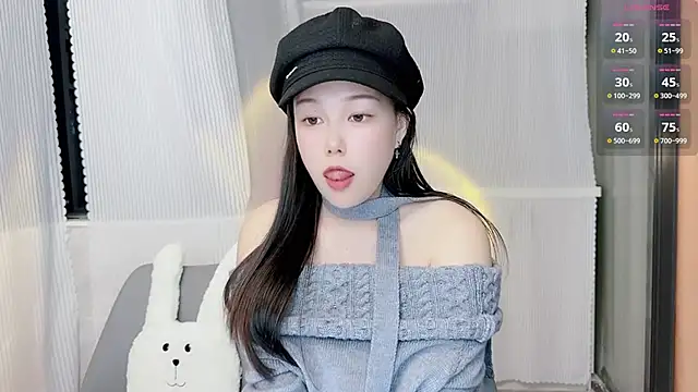 Bella Ava online show from December 1, 2025, 6:31 pm