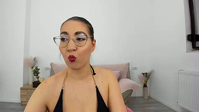 Snapshot of Kylie_Kathy chatting on September 22, 2025, 7:20 pm Kylie Kathy online show from September 22, 2025, 7:20 pm