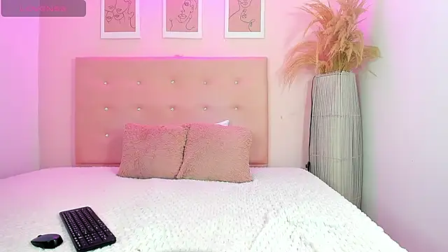 Snapshot of ANNIE_DOLCE_ chatting on May 28, 2026, 10:04 pm ANNIE DOLCE online show from May 28, 2026, 10:04 pm