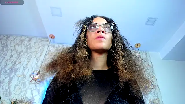 Hanna Cornee  online show from September 12, 2025, 1:44 pm