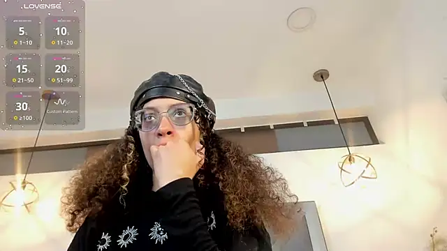 Hanna Cornee  online show from November 24, 2025, 3:12 pm