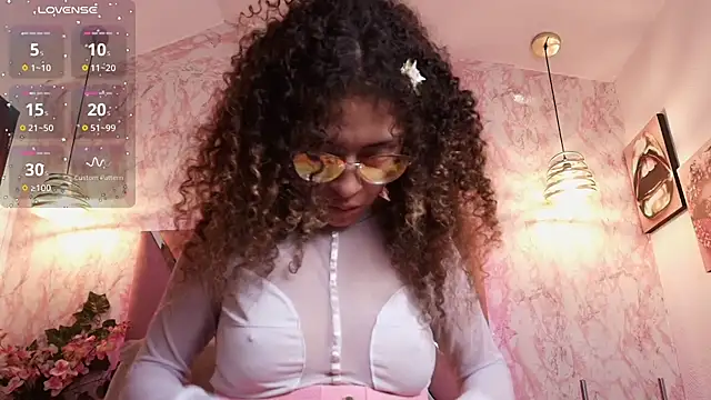 Hanna Cornee  online show from February 7, 2026, 2:03 pm