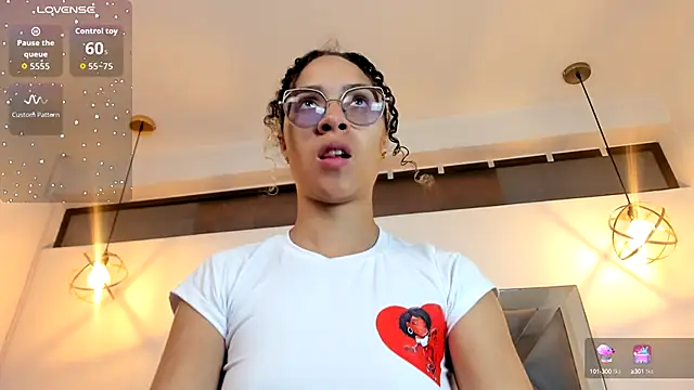 Hanna Cornee  online show from October 10, 2025, 1:34 pm