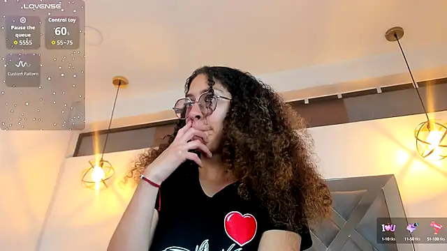 Hanna Cornee  online show from October 9, 2025, 1:44 pm