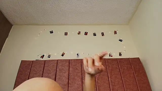 Snapshot of Barbiie_98 chatting on January 16, 2026, 12:20 pm Barbiie 98 online show from January 16, 2026, 12:20 pm