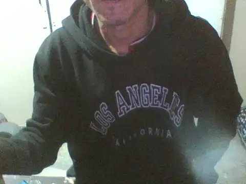 Snapshot of Lunaty00 chatting on February 5, 2026, 10:33 am Lunaty00 online show from February 5, 2026, 10:33 am