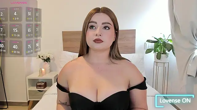Snapshot of Lea_Joness chatting on May 29, 2026, 7:53 pm Lea Joness online show from May 29, 2026, 7:53 pm