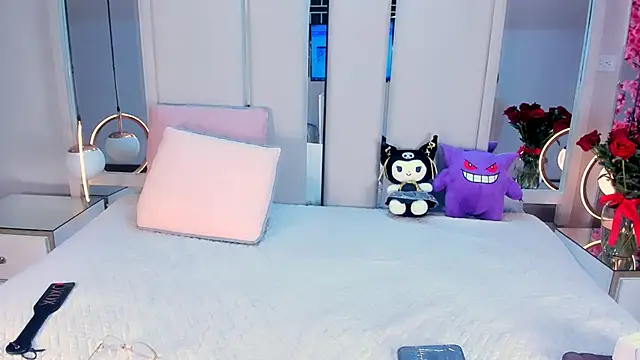 VesperVelvet online show from February 17, 2026, 9:01 pm