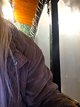 VesperVelvet online show from March 21, 2026, 3:08 am