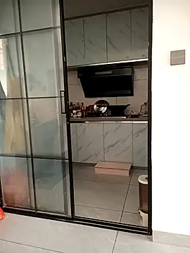 chengcheng12 online show from December 19, 2025, 1:42 am